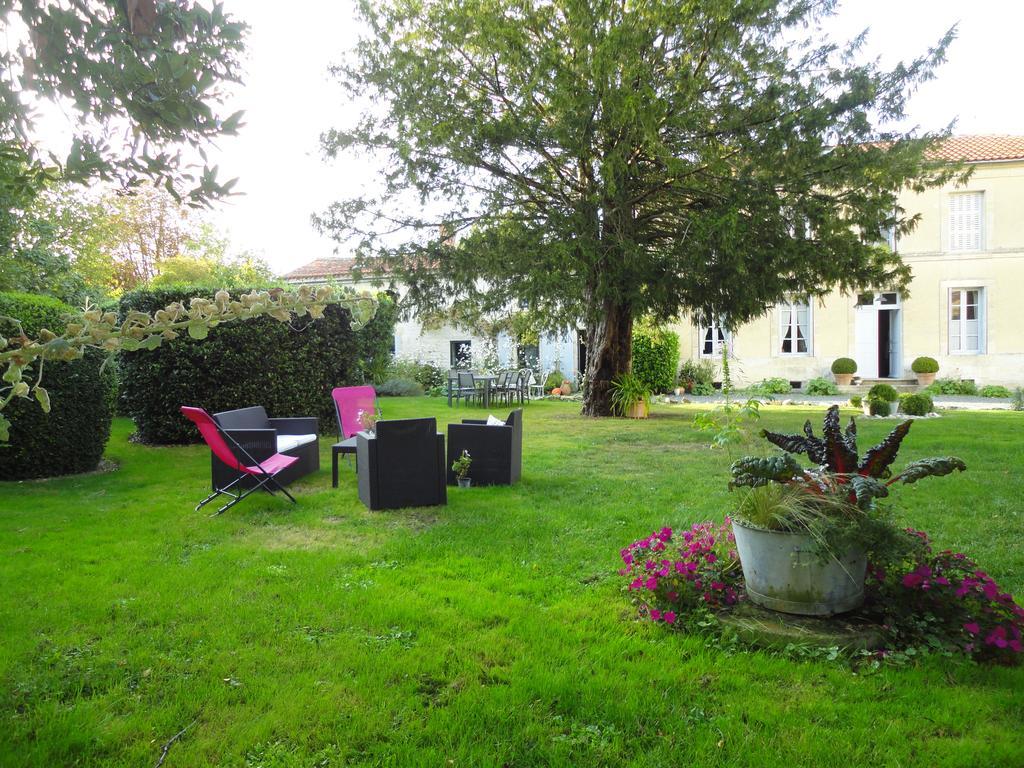 Saint-Saturnin-du-Bois Les 2 Madeleine Bed & Breakfast エクステリア 写真