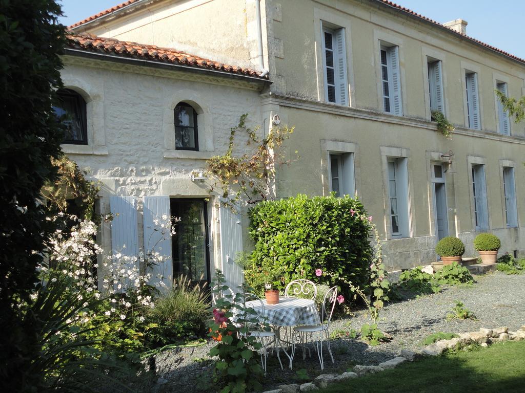 Saint-Saturnin-du-Bois Les 2 Madeleine Bed & Breakfast エクステリア 写真