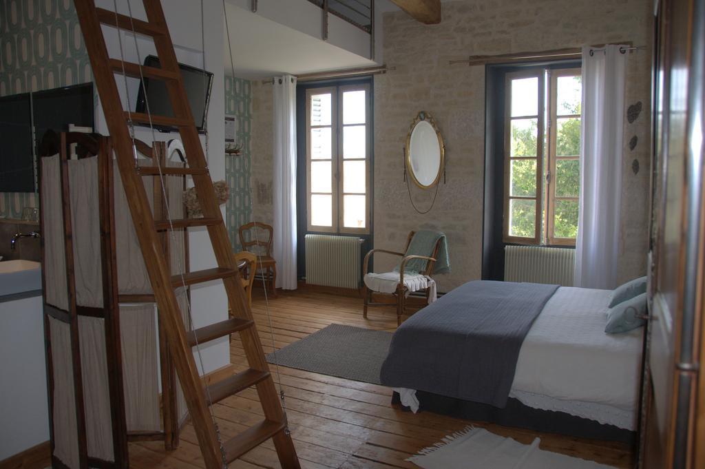 Saint-Saturnin-du-Bois Les 2 Madeleine Bed & Breakfast エクステリア 写真