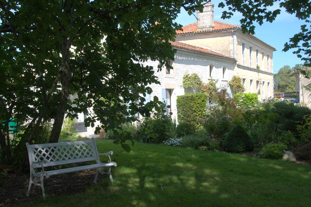 Saint-Saturnin-du-Bois Les 2 Madeleine Bed & Breakfast エクステリア 写真