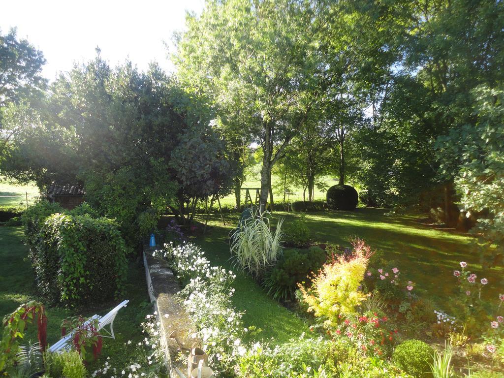 Saint-Saturnin-du-Bois Les 2 Madeleine Bed & Breakfast エクステリア 写真