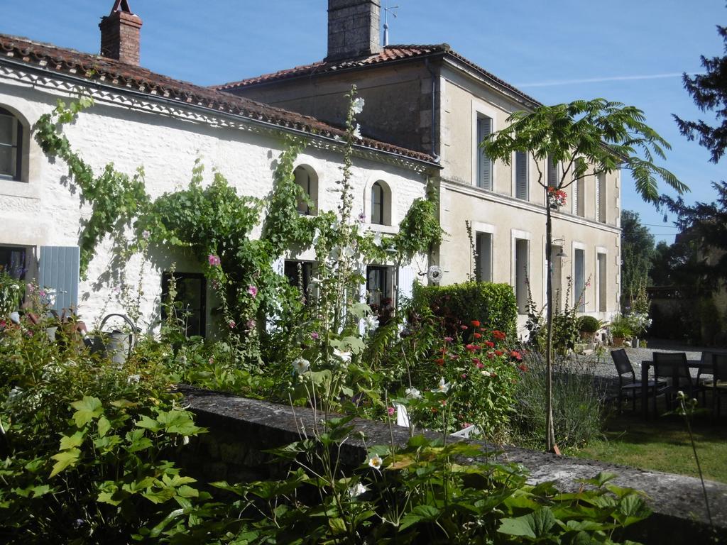 Saint-Saturnin-du-Bois Les 2 Madeleine Bed & Breakfast エクステリア 写真
