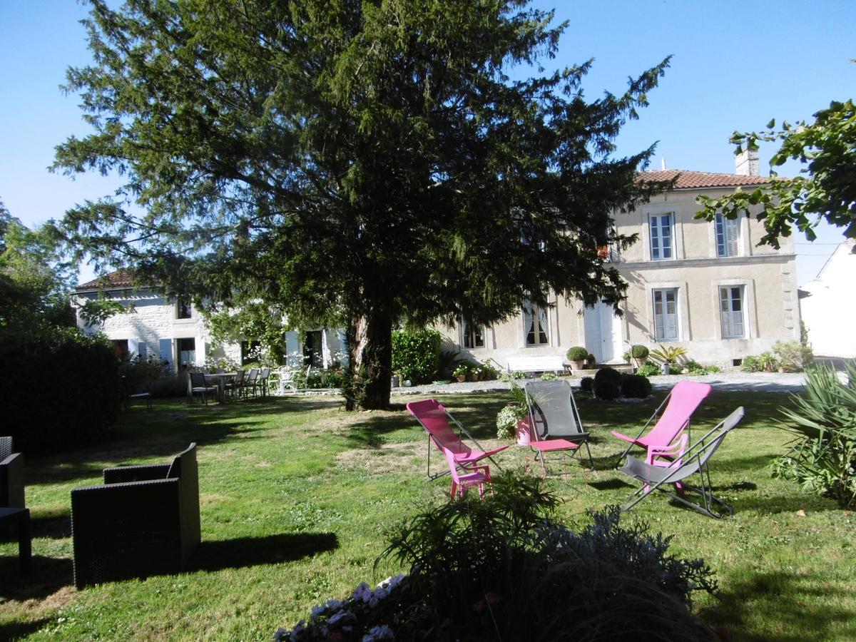 Saint-Saturnin-du-Bois Les 2 Madeleine Bed & Breakfast エクステリア 写真