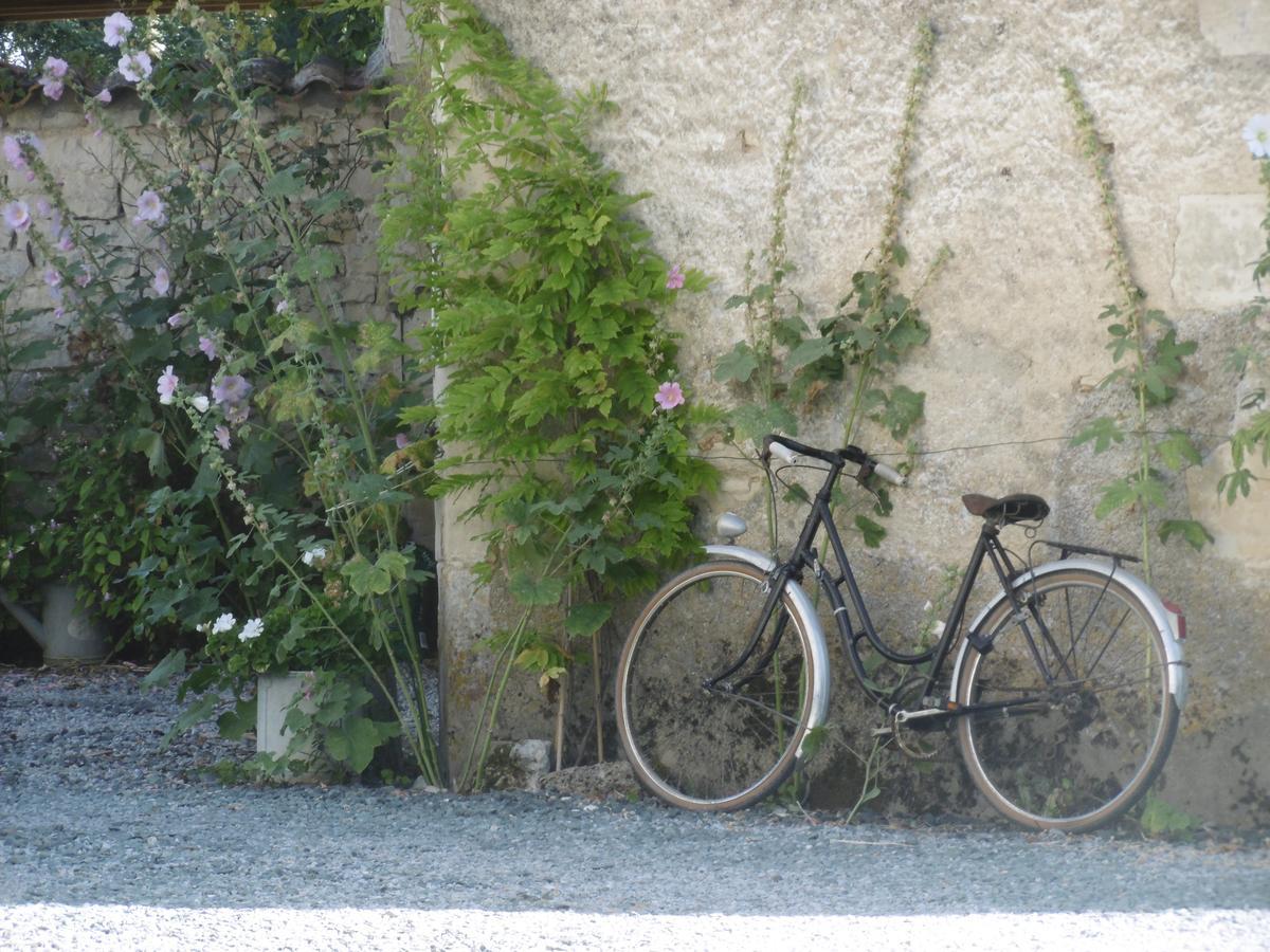 Saint-Saturnin-du-Bois Les 2 Madeleine Bed & Breakfast エクステリア 写真