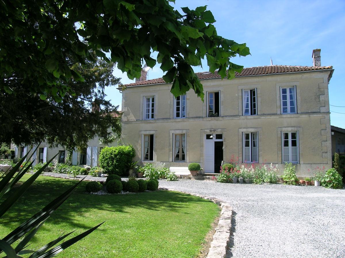 Saint-Saturnin-du-Bois Les 2 Madeleine Bed & Breakfast エクステリア 写真