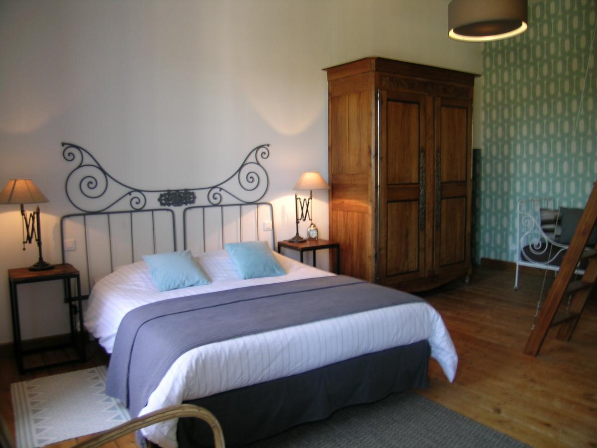Saint-Saturnin-du-Bois Les 2 Madeleine Bed & Breakfast エクステリア 写真