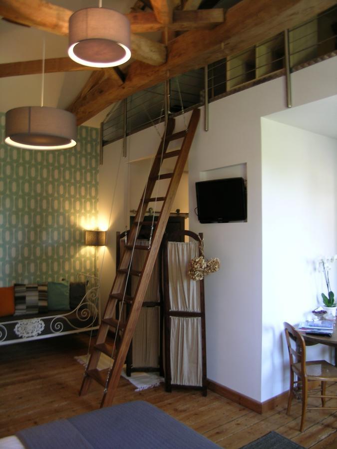 Saint-Saturnin-du-Bois Les 2 Madeleine Bed & Breakfast エクステリア 写真