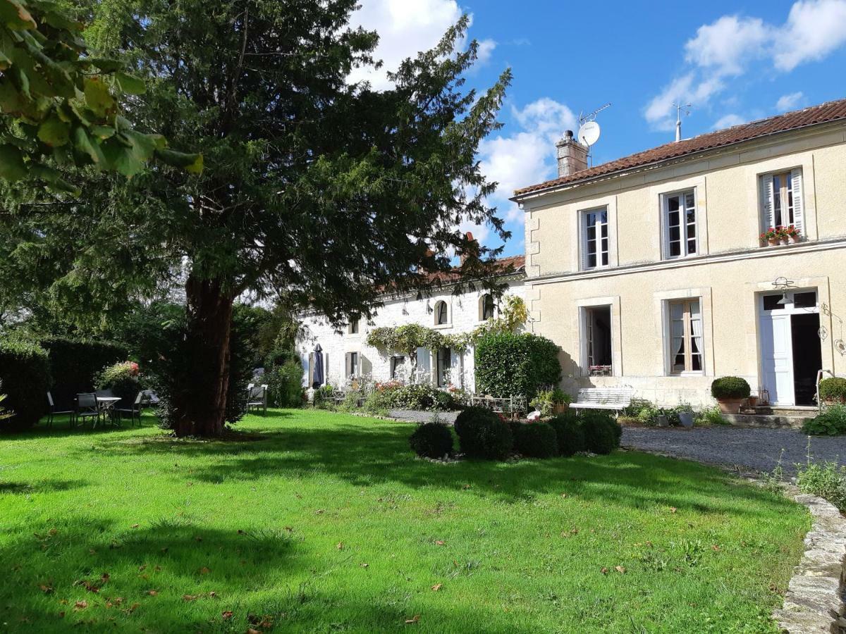 Saint-Saturnin-du-Bois Les 2 Madeleine Bed & Breakfast エクステリア 写真