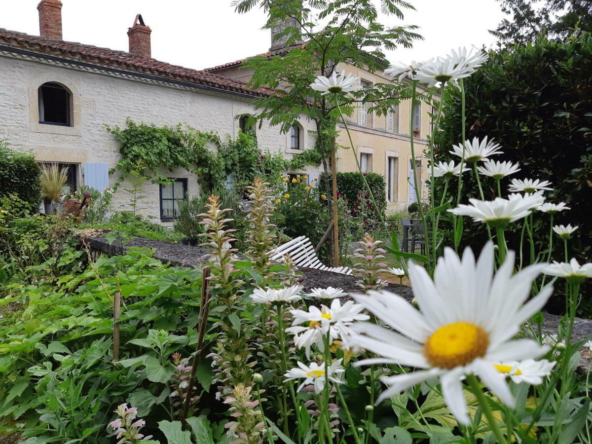 Saint-Saturnin-du-Bois Les 2 Madeleine Bed & Breakfast エクステリア 写真