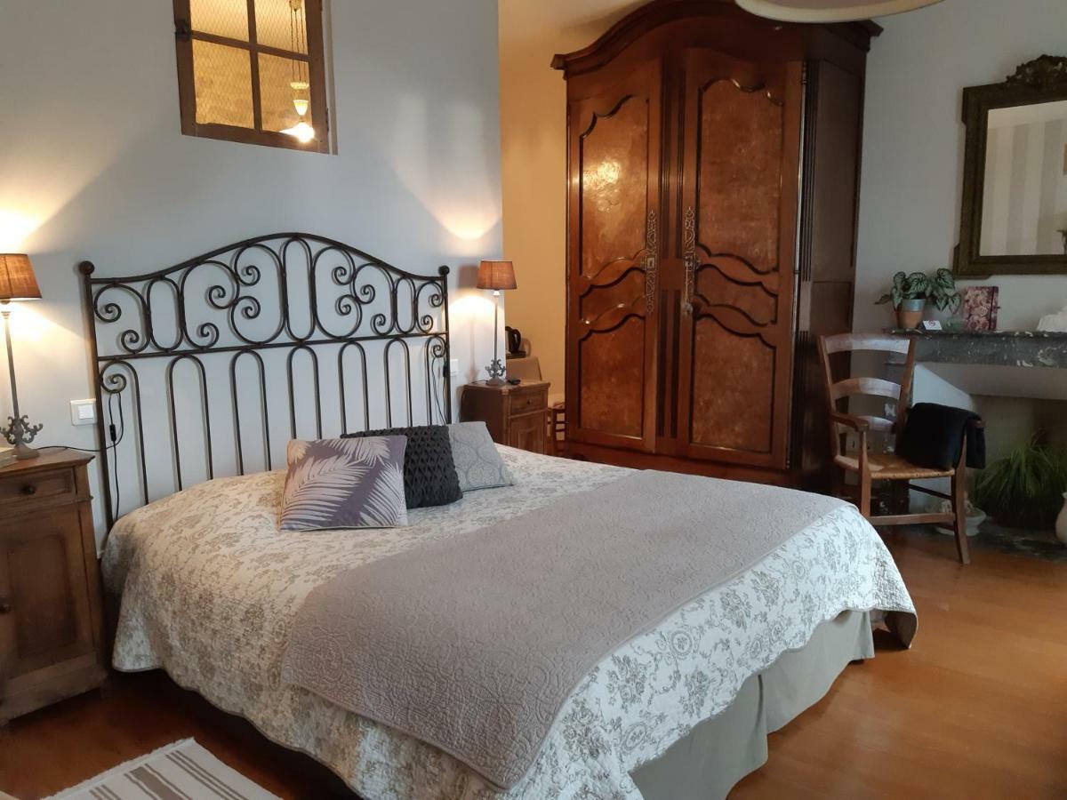 Saint-Saturnin-du-Bois Les 2 Madeleine Bed & Breakfast エクステリア 写真
