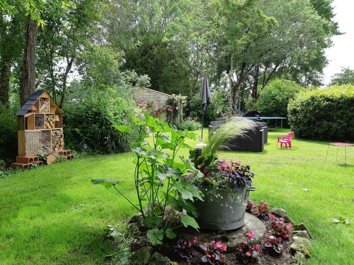 Saint-Saturnin-du-Bois Les 2 Madeleine Bed & Breakfast エクステリア 写真